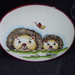 Targhetta ovale con coppia di ricci