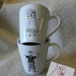 Tazze mug sposi che brindano
